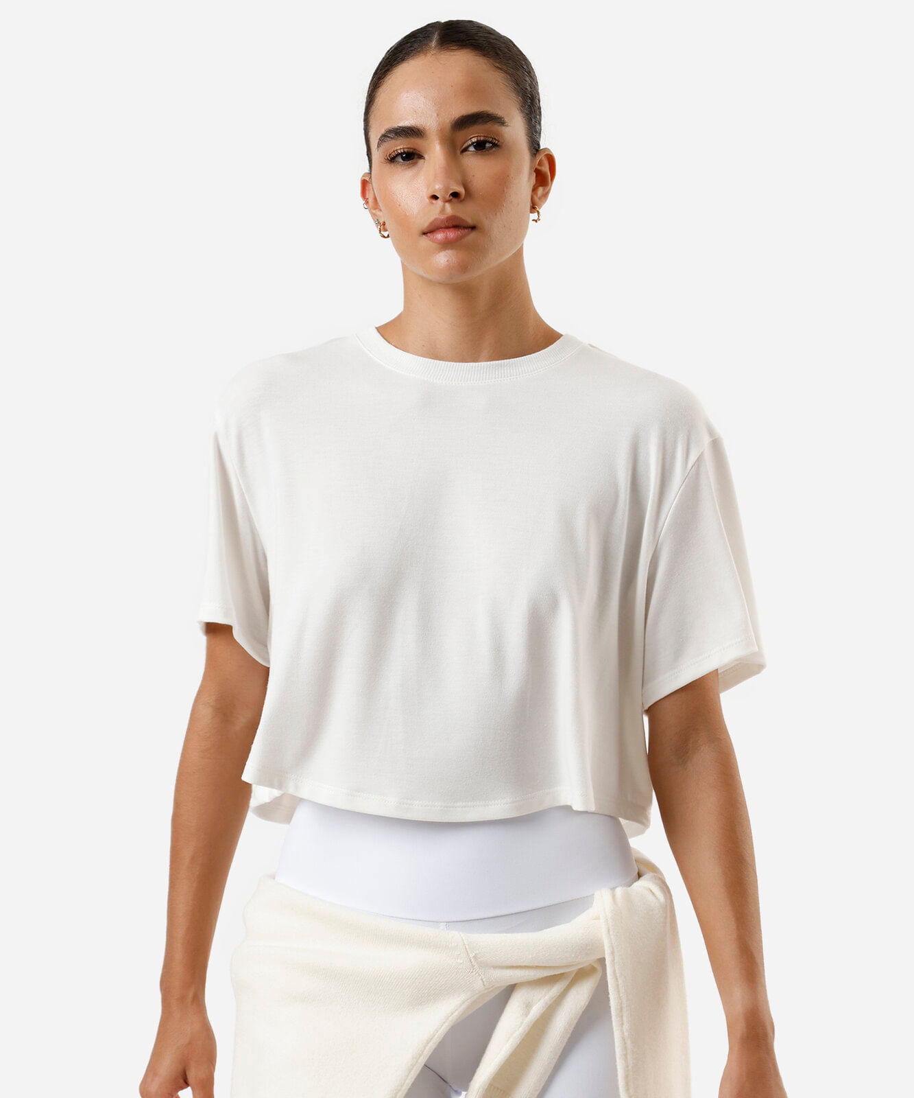 camiseta esportiva box fit feminina cropped  off white