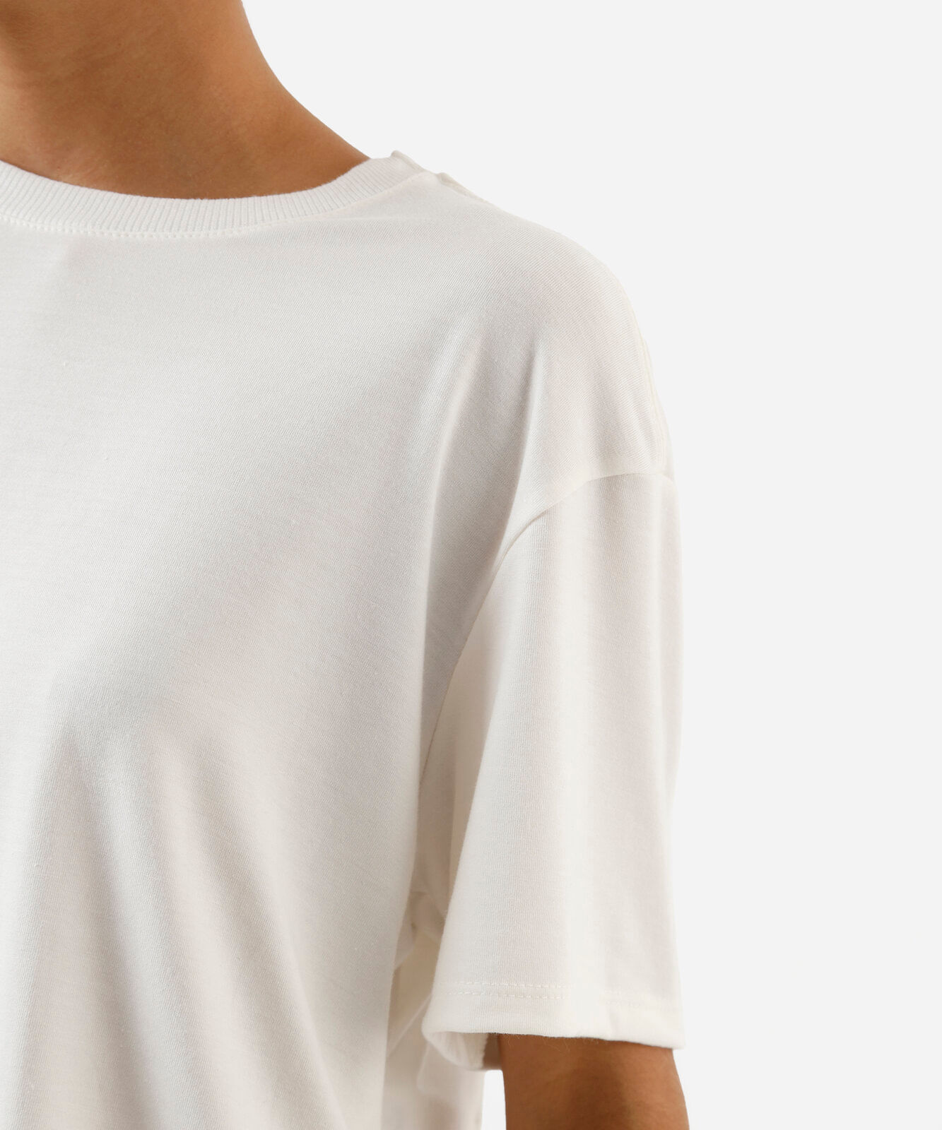 camiseta esportiva box fit feminina cropped  off white