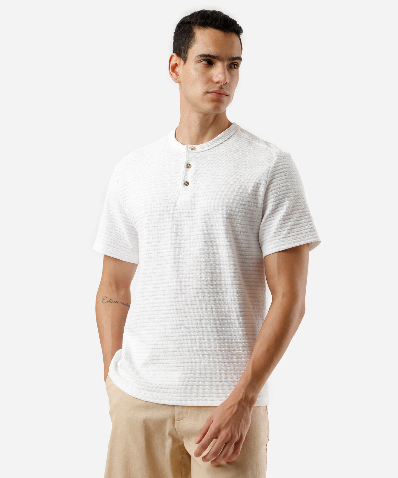 camiseta masculina com algodão gola portuguesa texturizada  off white