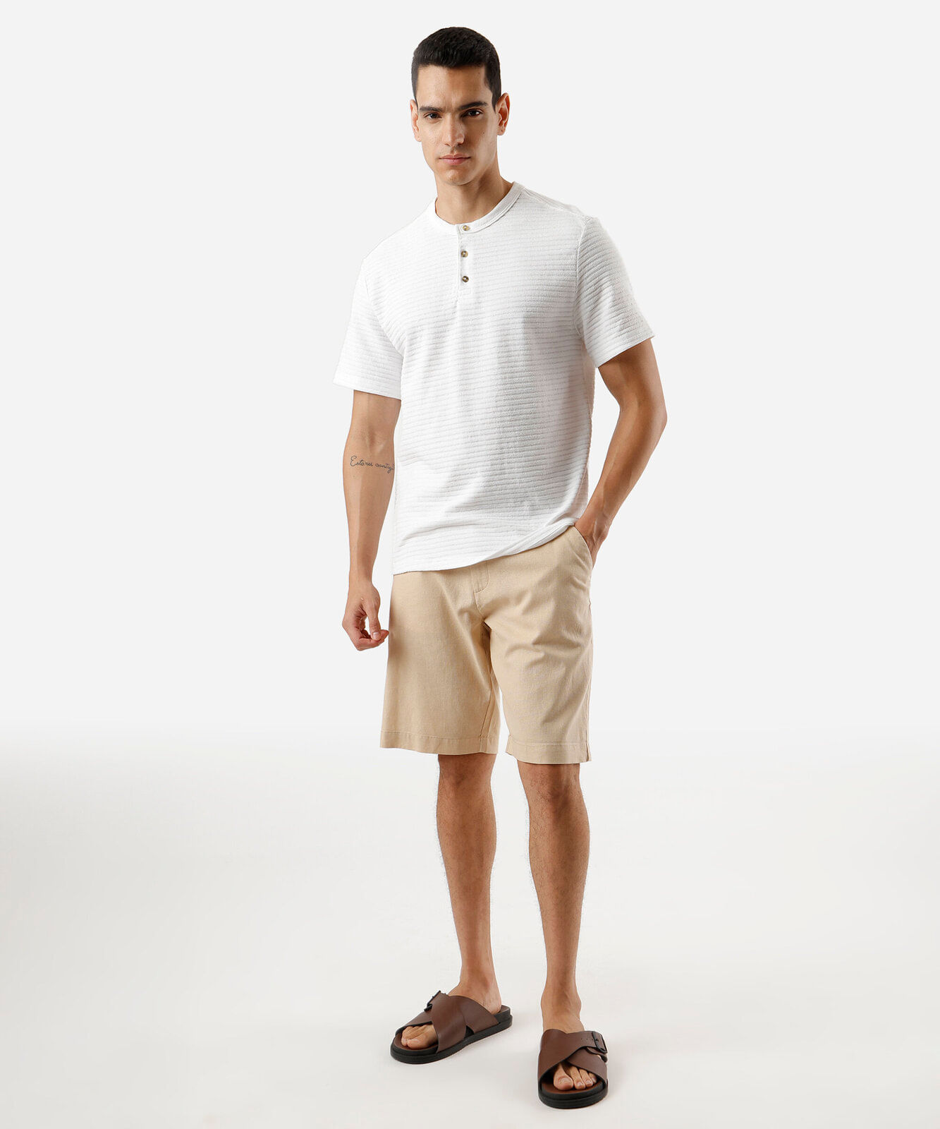 camiseta masculina com algodão gola portuguesa texturizada  off white