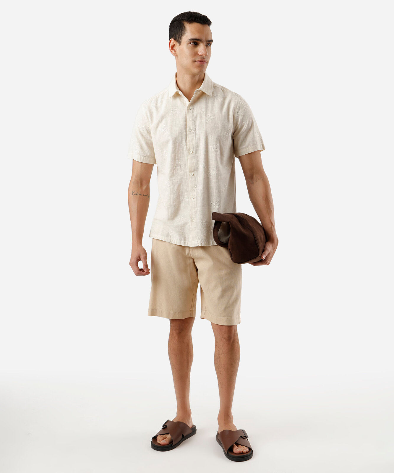 bermuda reta masculina com linho bege