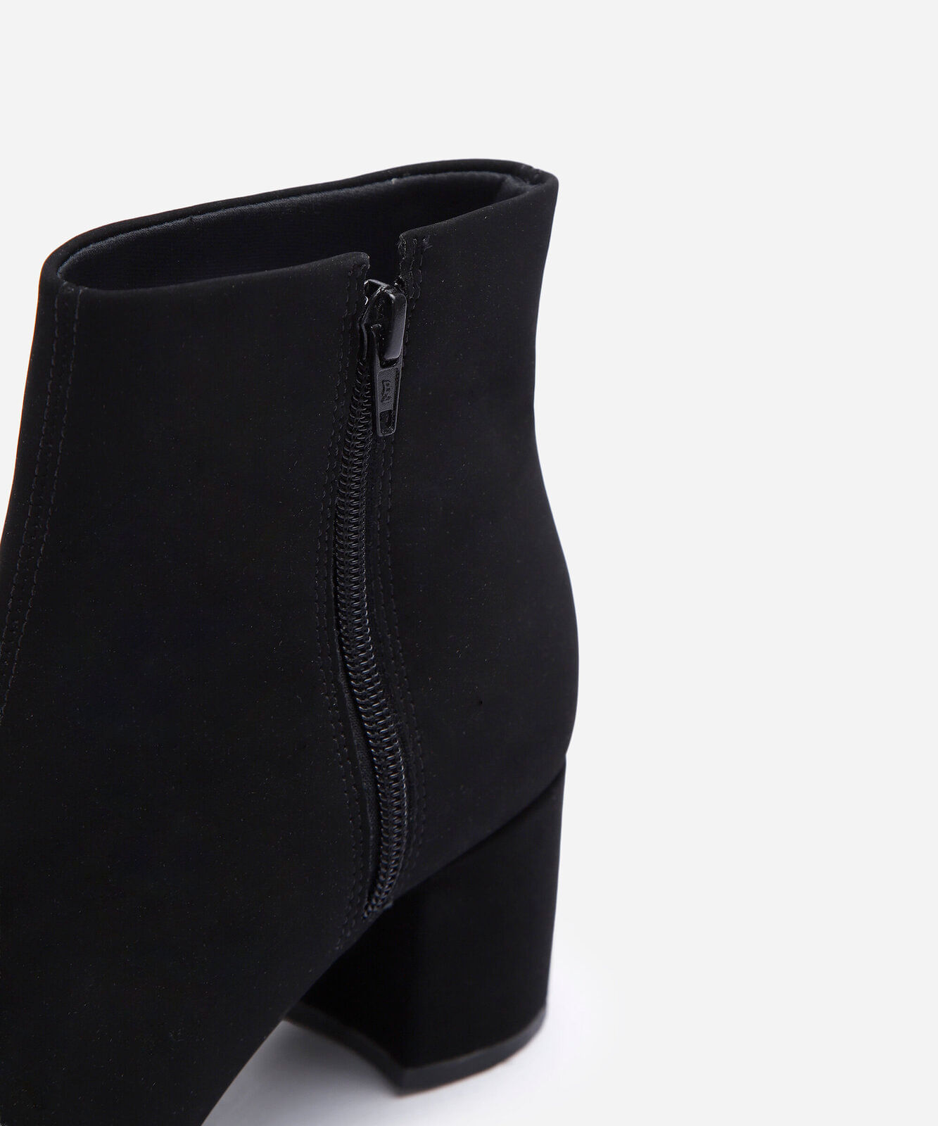 bota cano baixo salto médio via uno preto