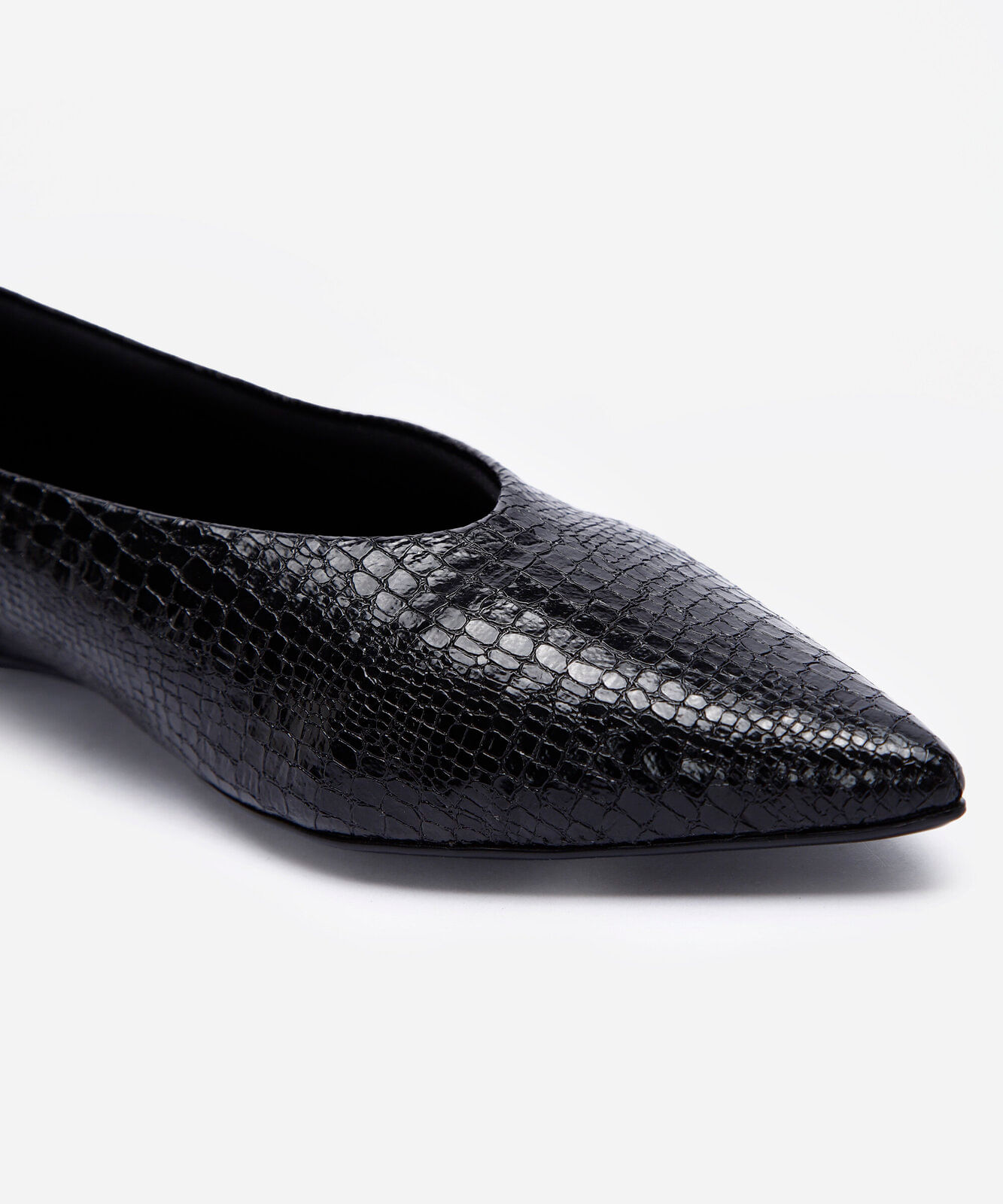 sapatilha bico fino croco preta