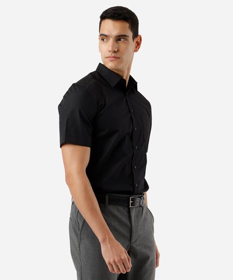 camisa manga curta com bolso preta