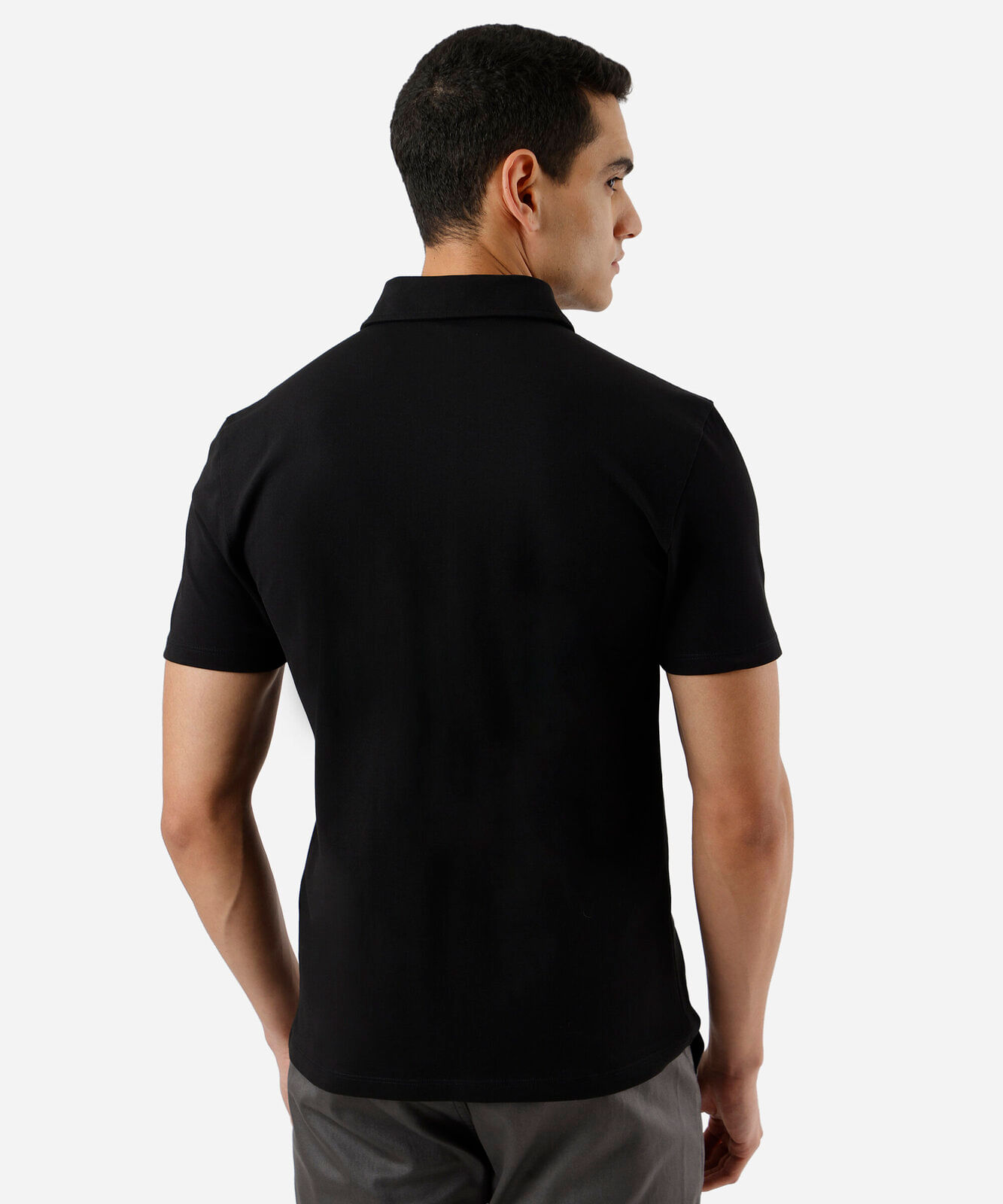 camisa manga curta com bolso preta