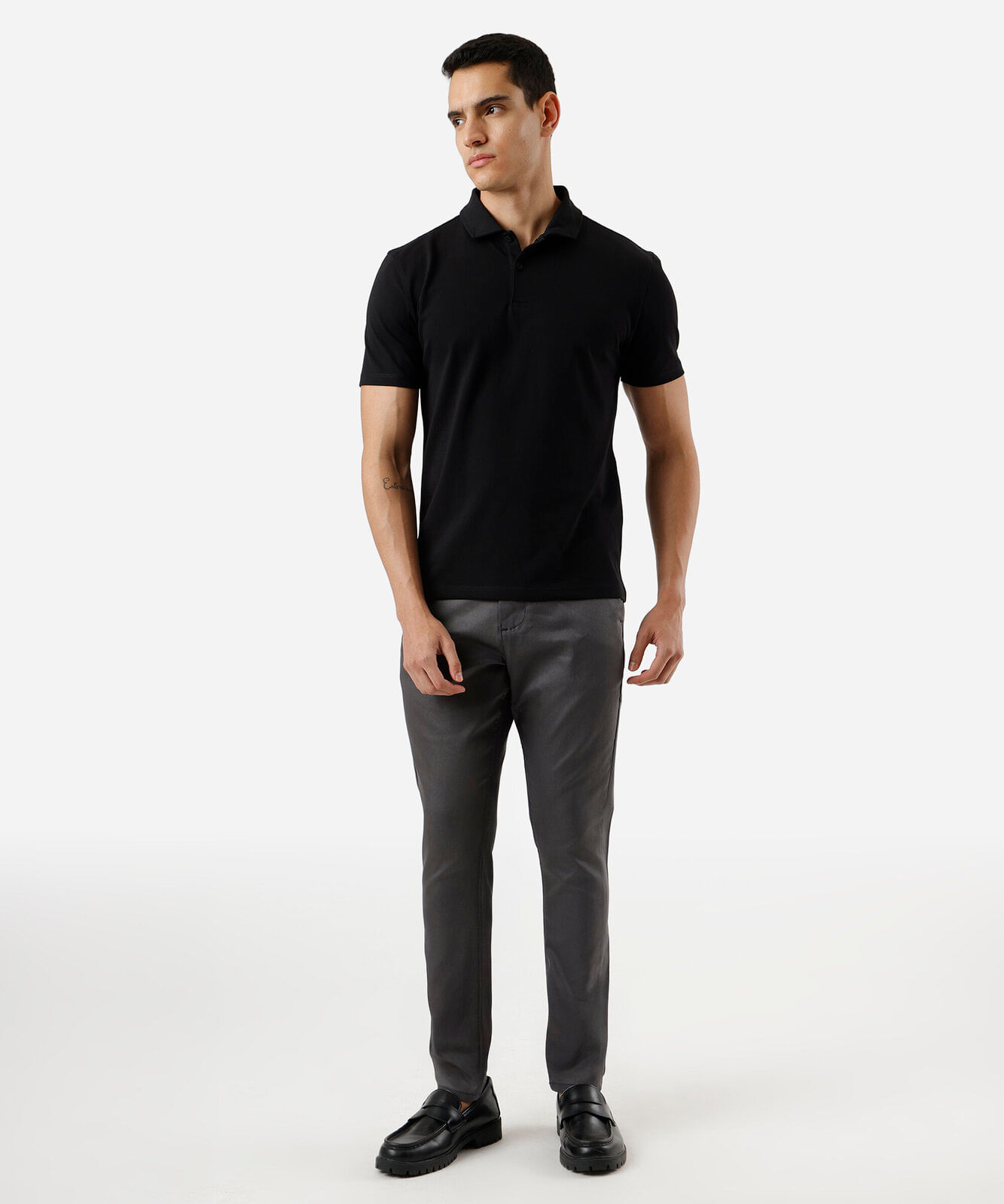 calça chino carrot de alfaiataria masculina cinza