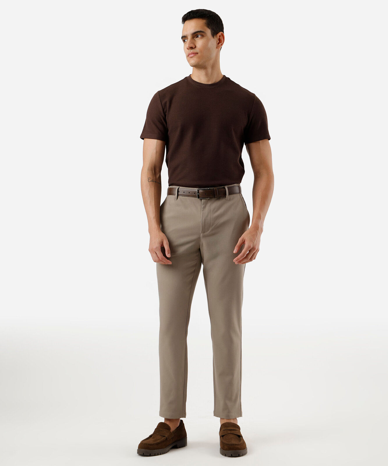 camiseta de algodão texturizada manga curta marrom