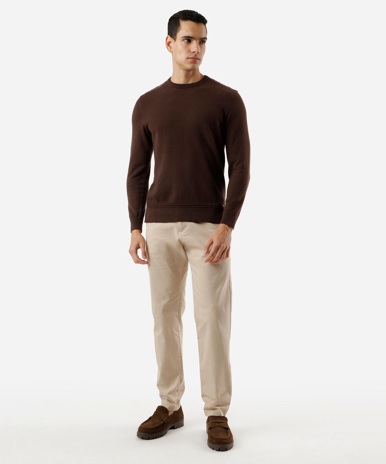 suéter masculino de tricot com recorte de suede marrom