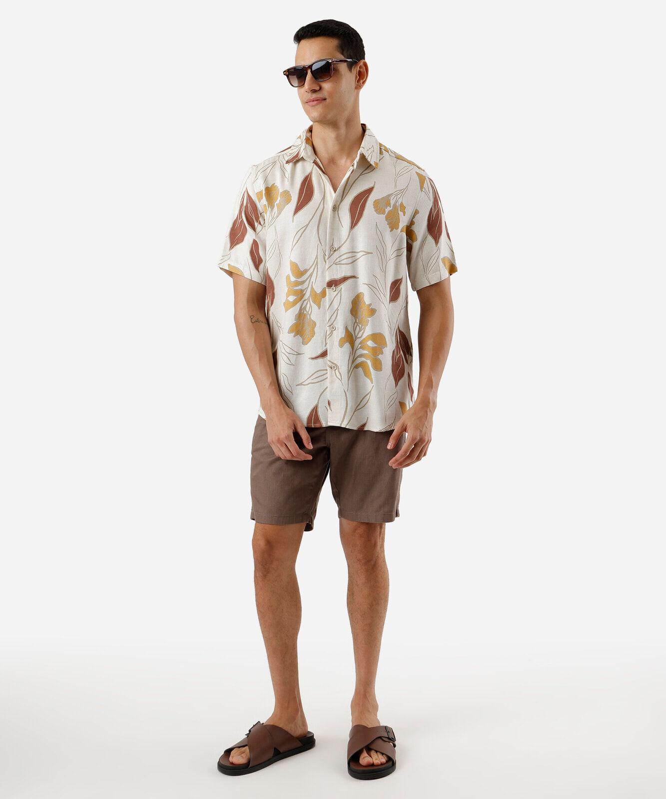 camisa masculina com linho folhagens colorida