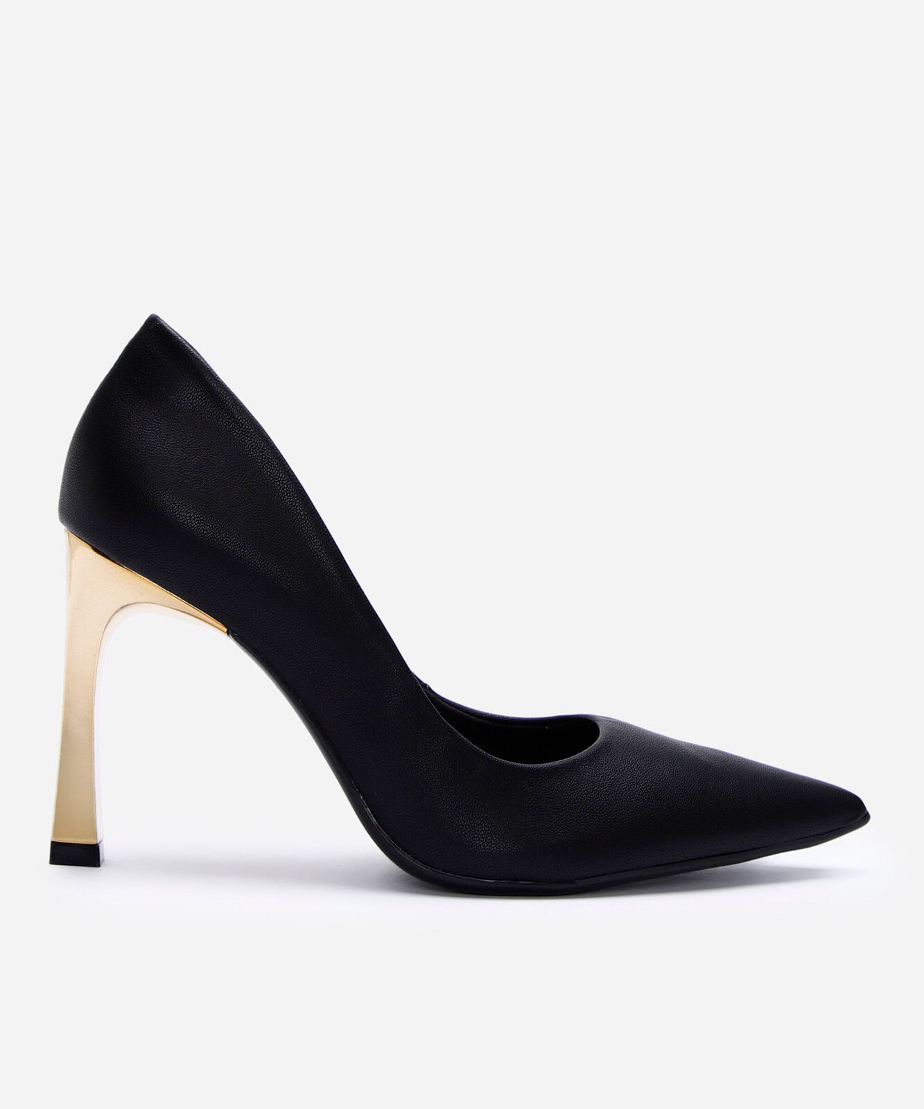 scarpin bico fino salto fino preto