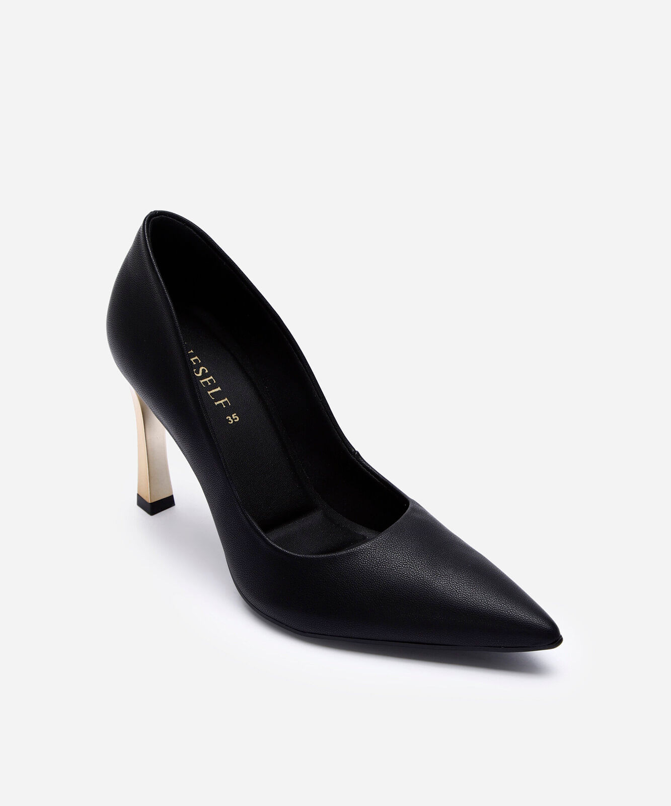 scarpin bico fino salto fino preto