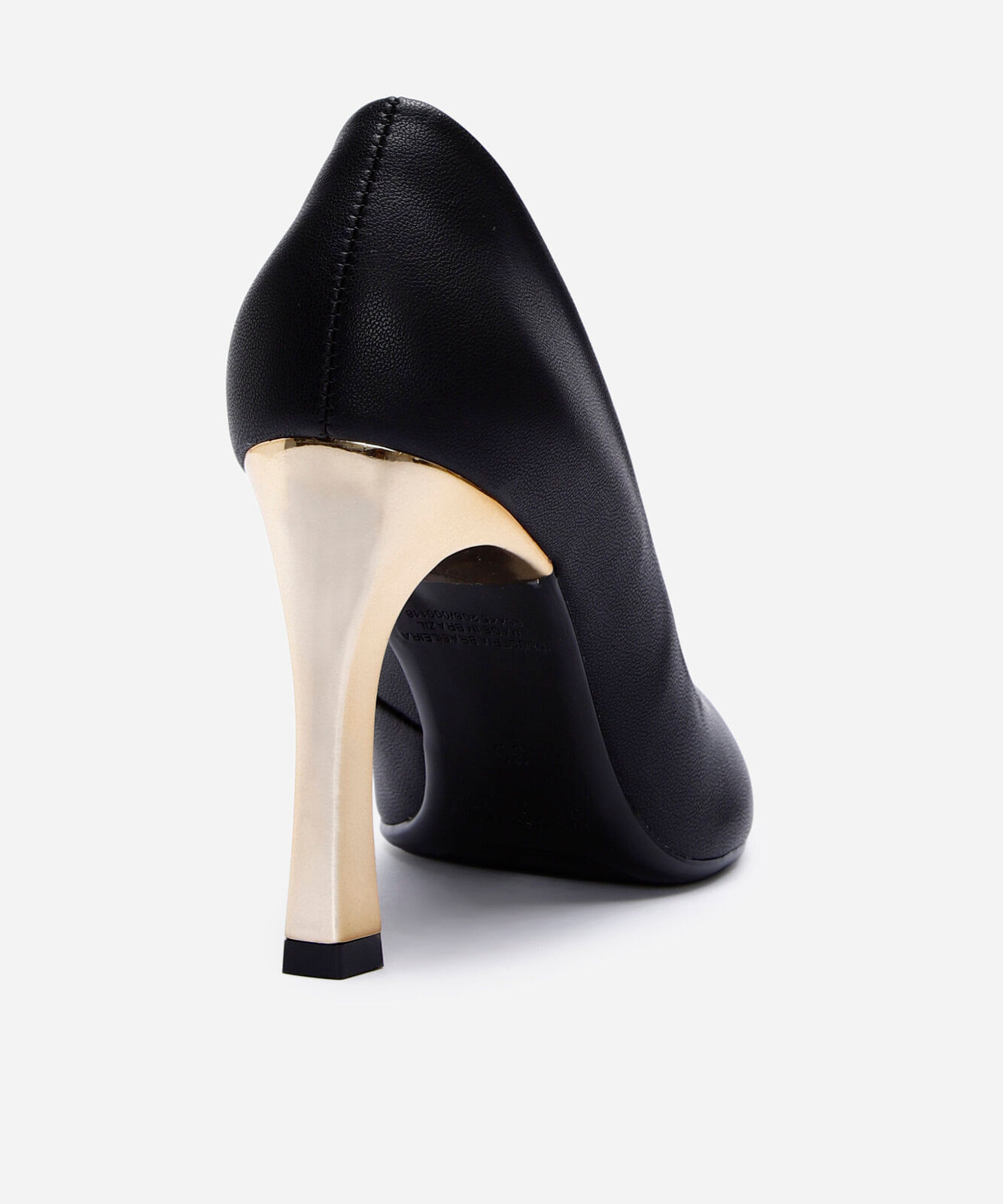 scarpin bico fino salto fino preto