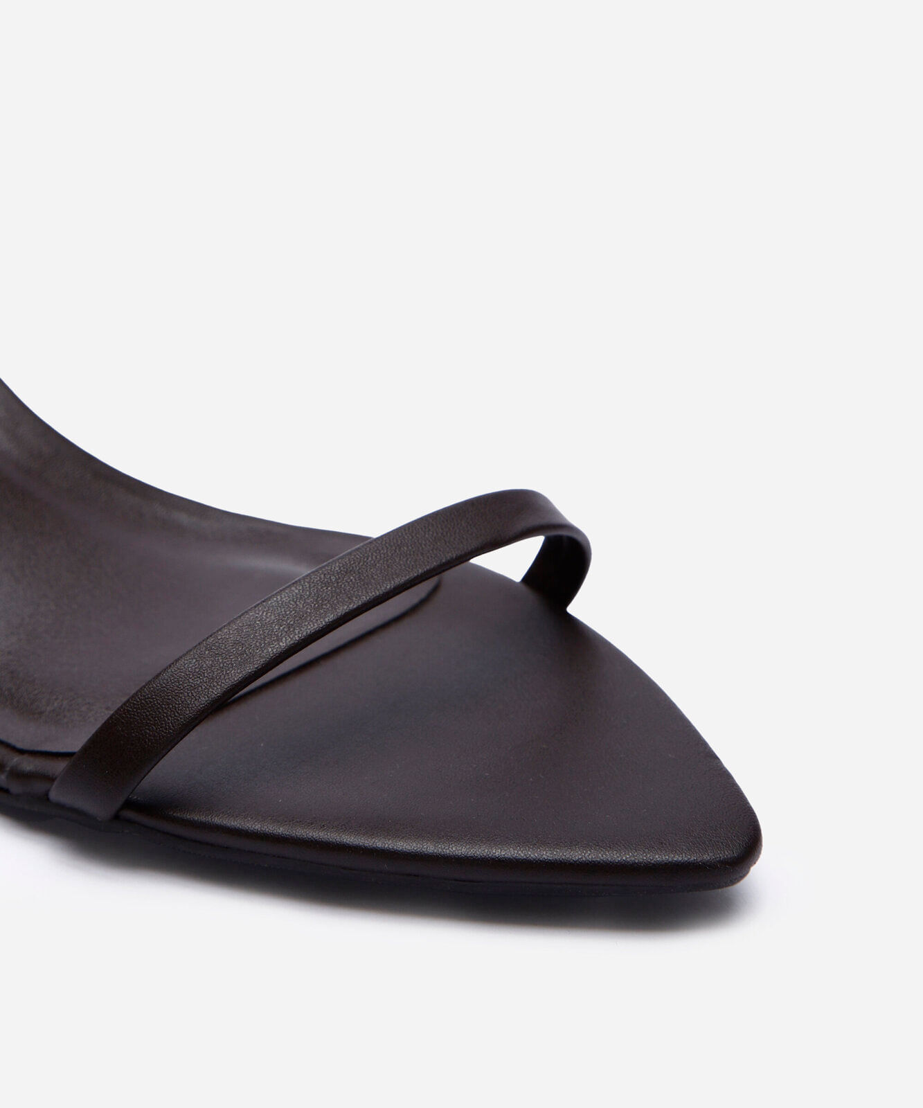 sandália feminina salto kitten heel oneself marrom