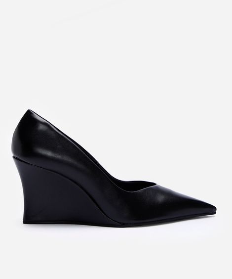 scarpin bico fino anabela preta