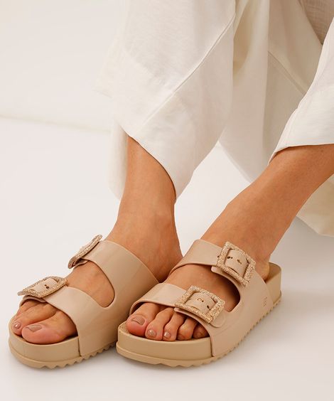 papete feminina zaxy de suede com fivela bege