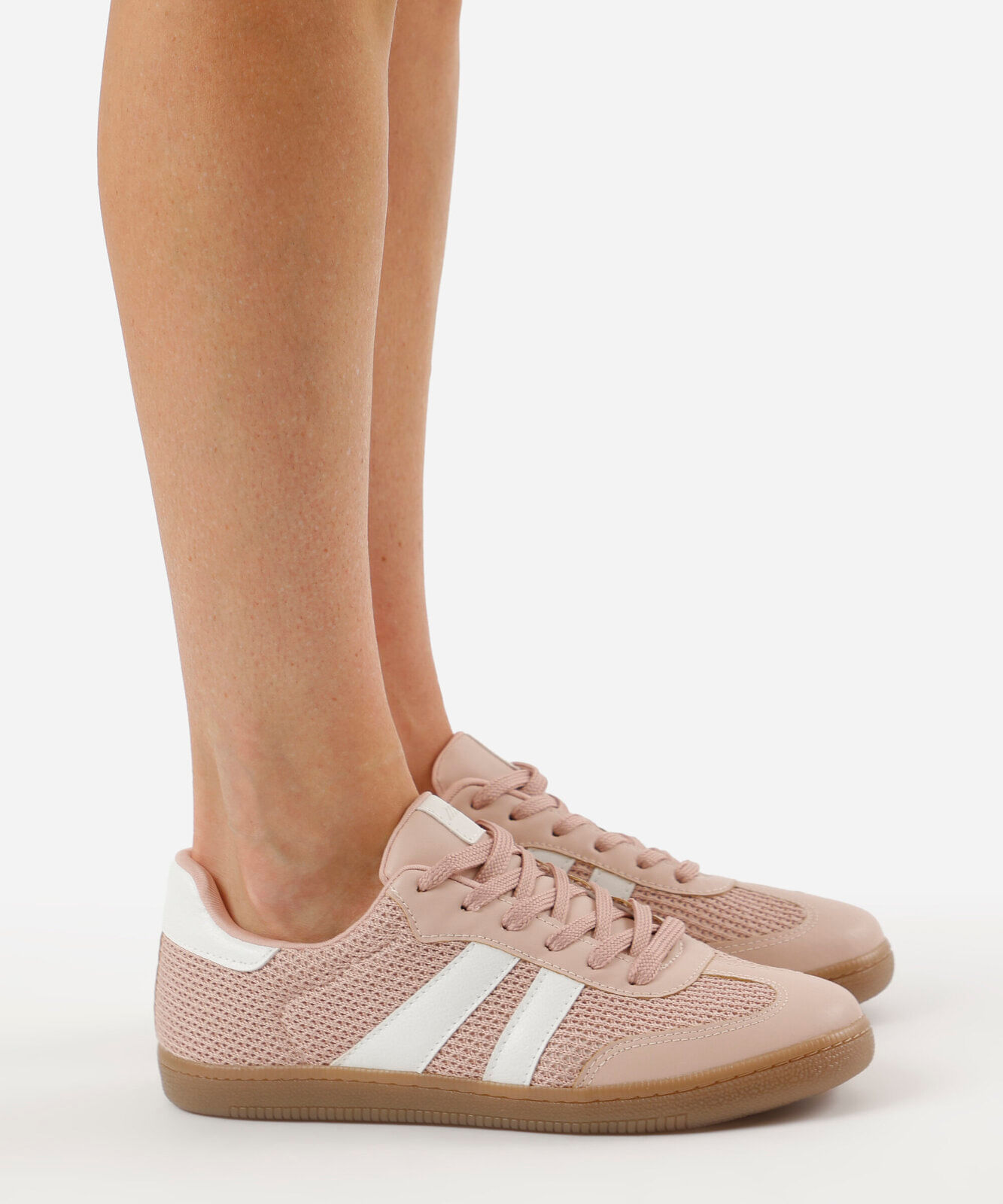 tênis casual com recortes texturizado rosa