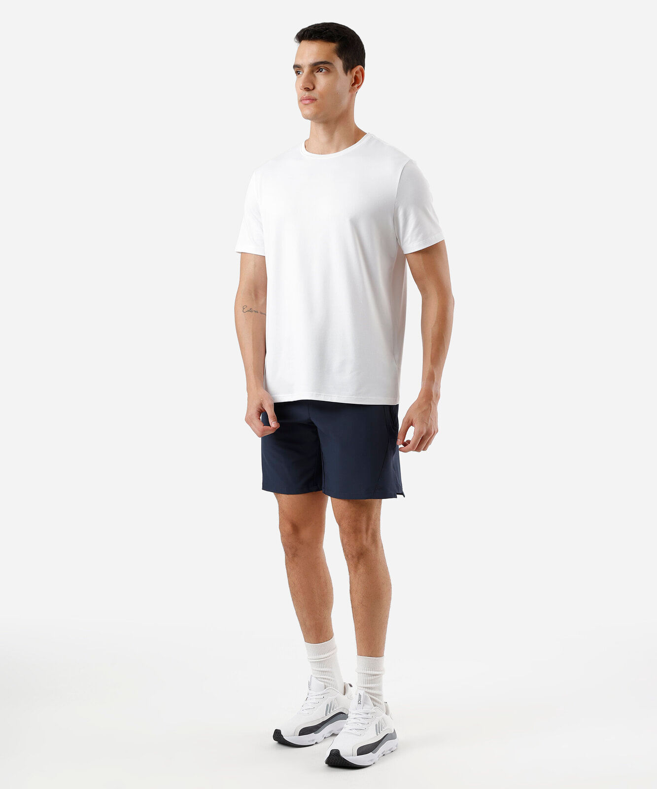 camiseta esportiva básica masculina branca