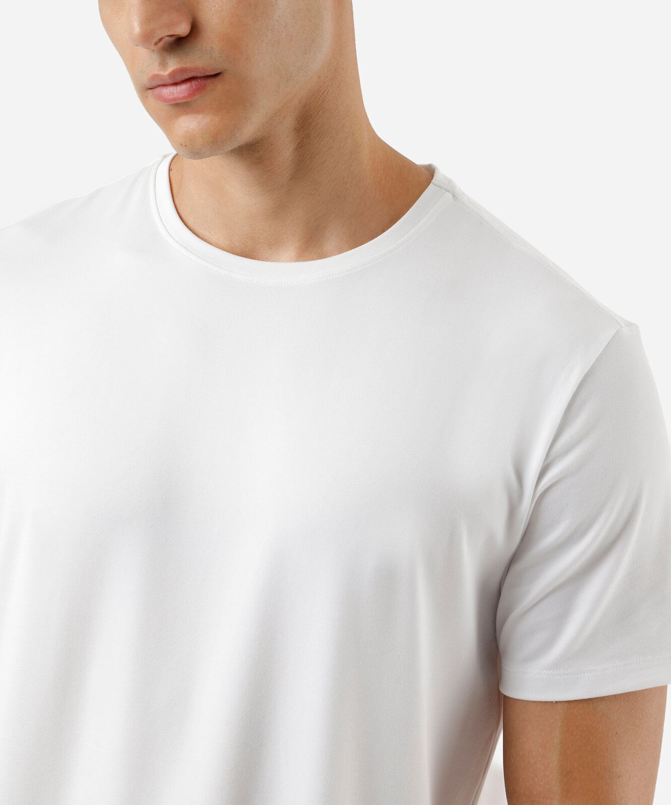 camiseta esportiva básica masculina branca