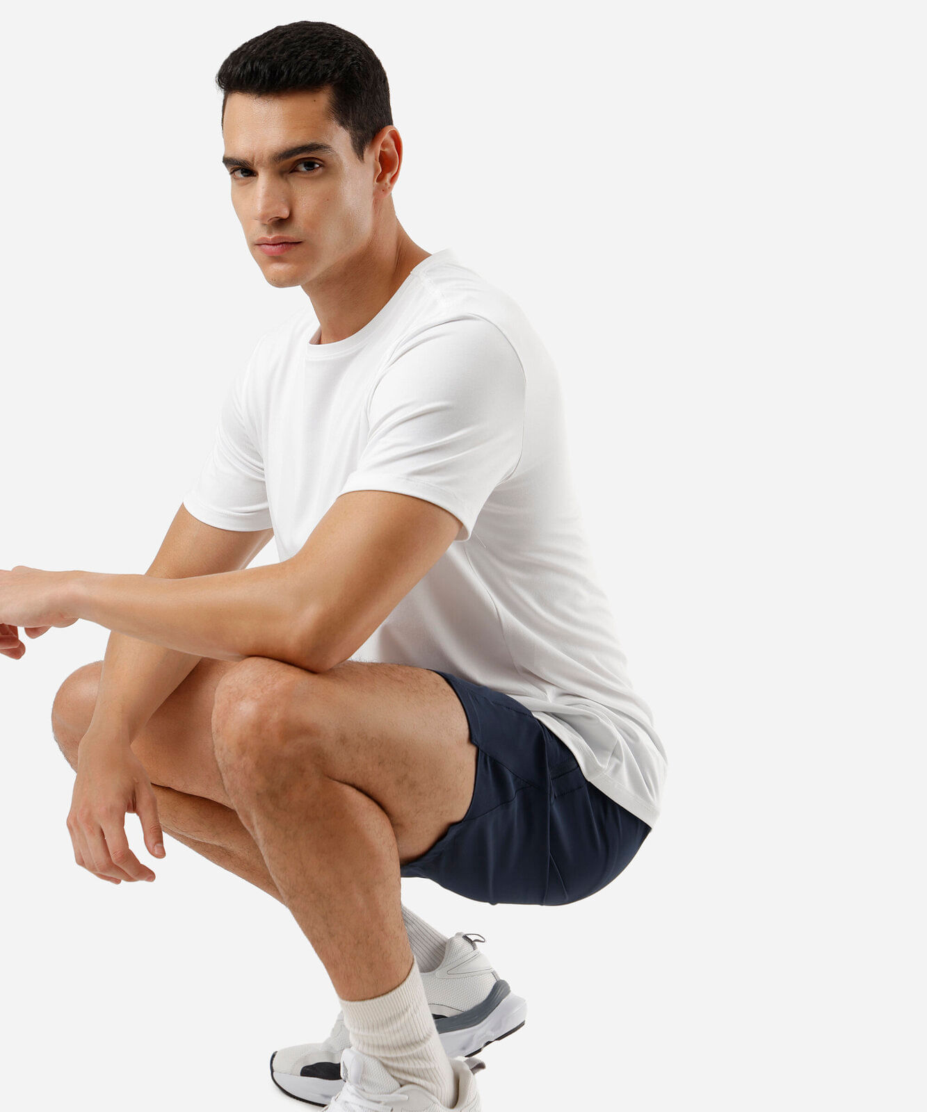 camiseta esportiva básica masculina branca