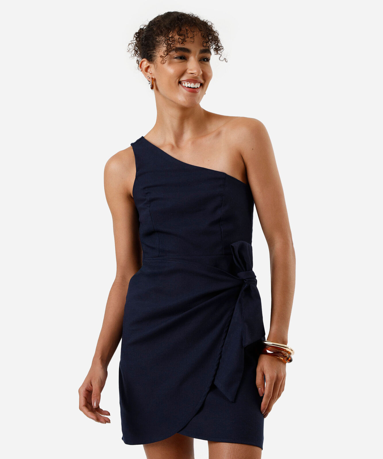vestido curto ombro único feminino com linho e amarração azul