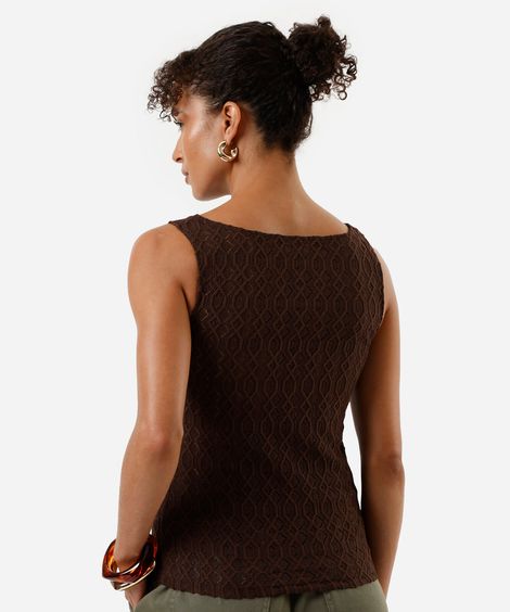 regata feminina decote canoa texturizada marrom