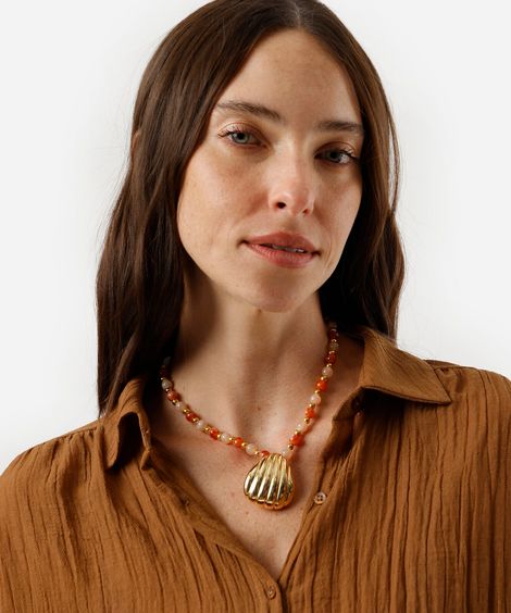 colar de miçangas pingente concha dourado