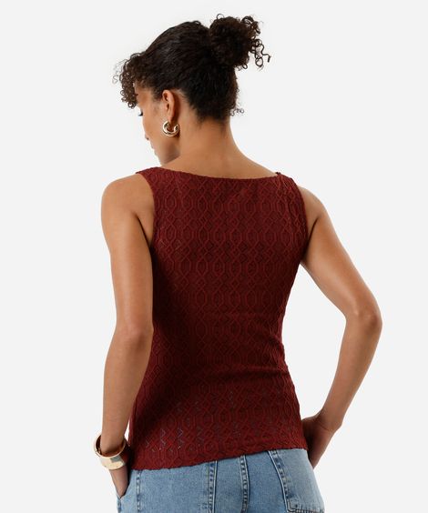 regata feminina decote canoa texturizada vinho