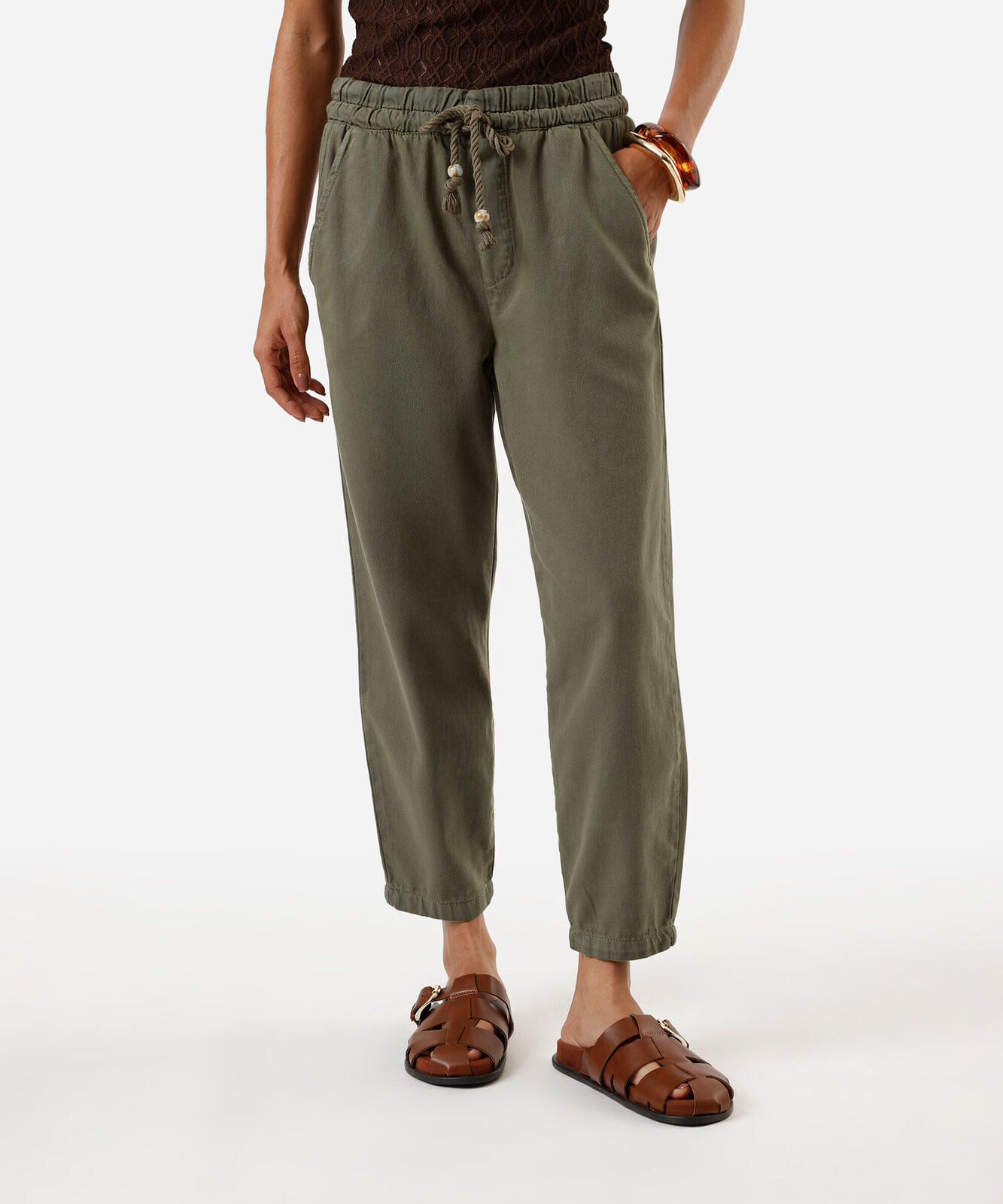 calça feminina clochard com cinto cordão verde