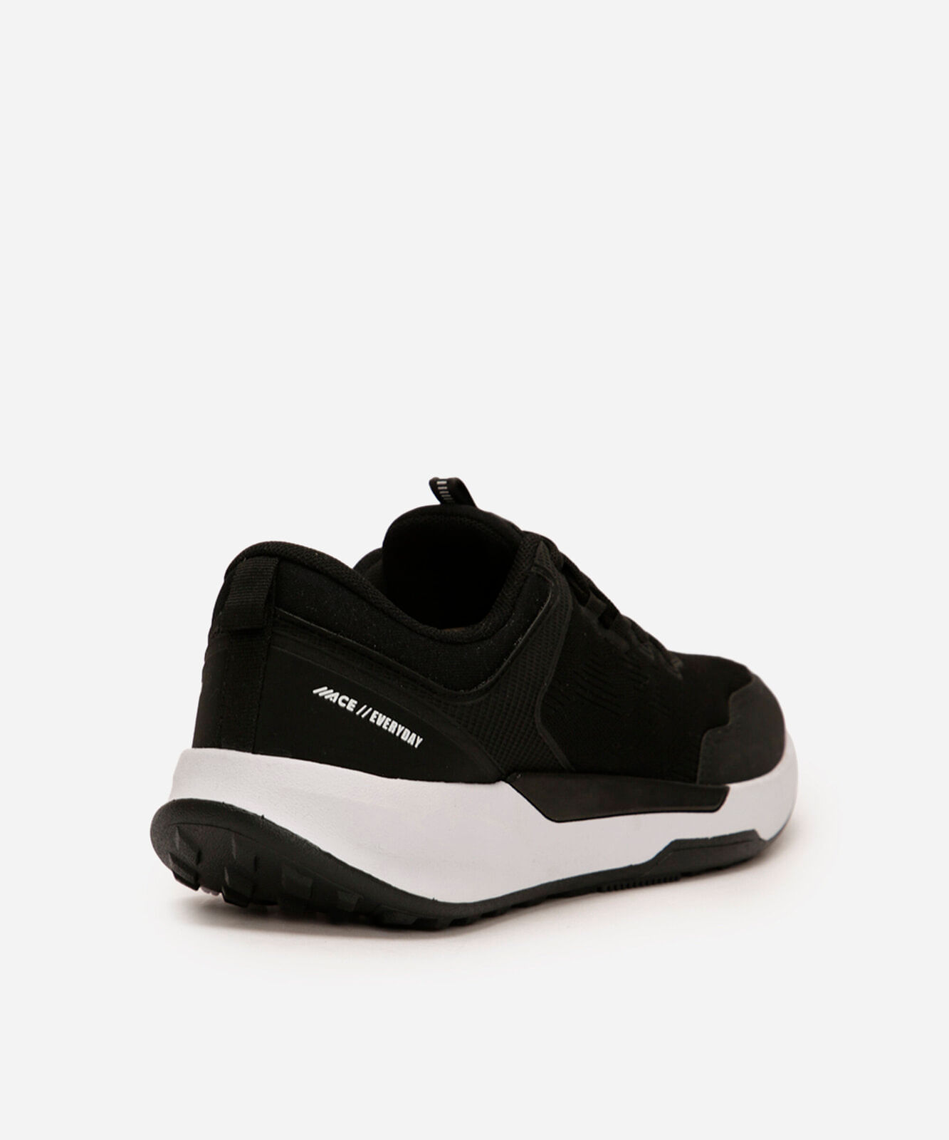 tênis esportivo com recortes ace preto