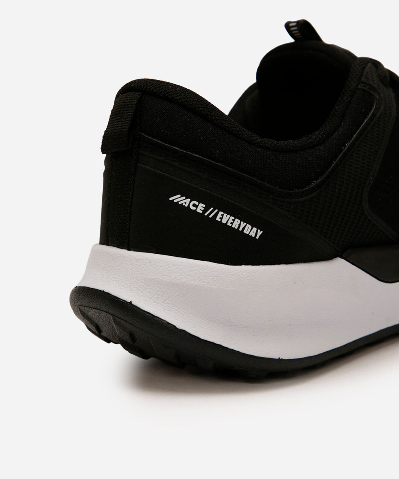 tênis esportivo com recortes ace preto