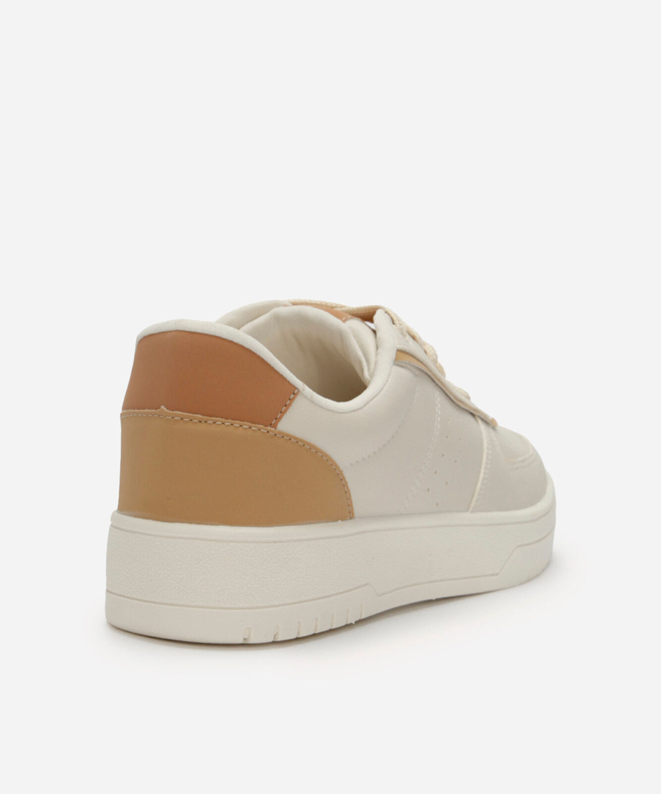 tênis casual com recortes ace off white