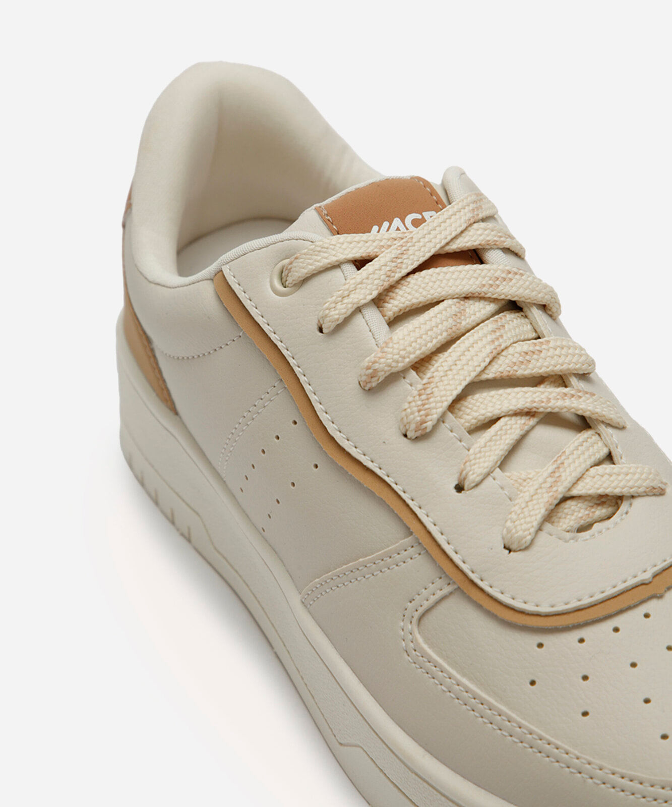 tênis casual com recortes ace off white