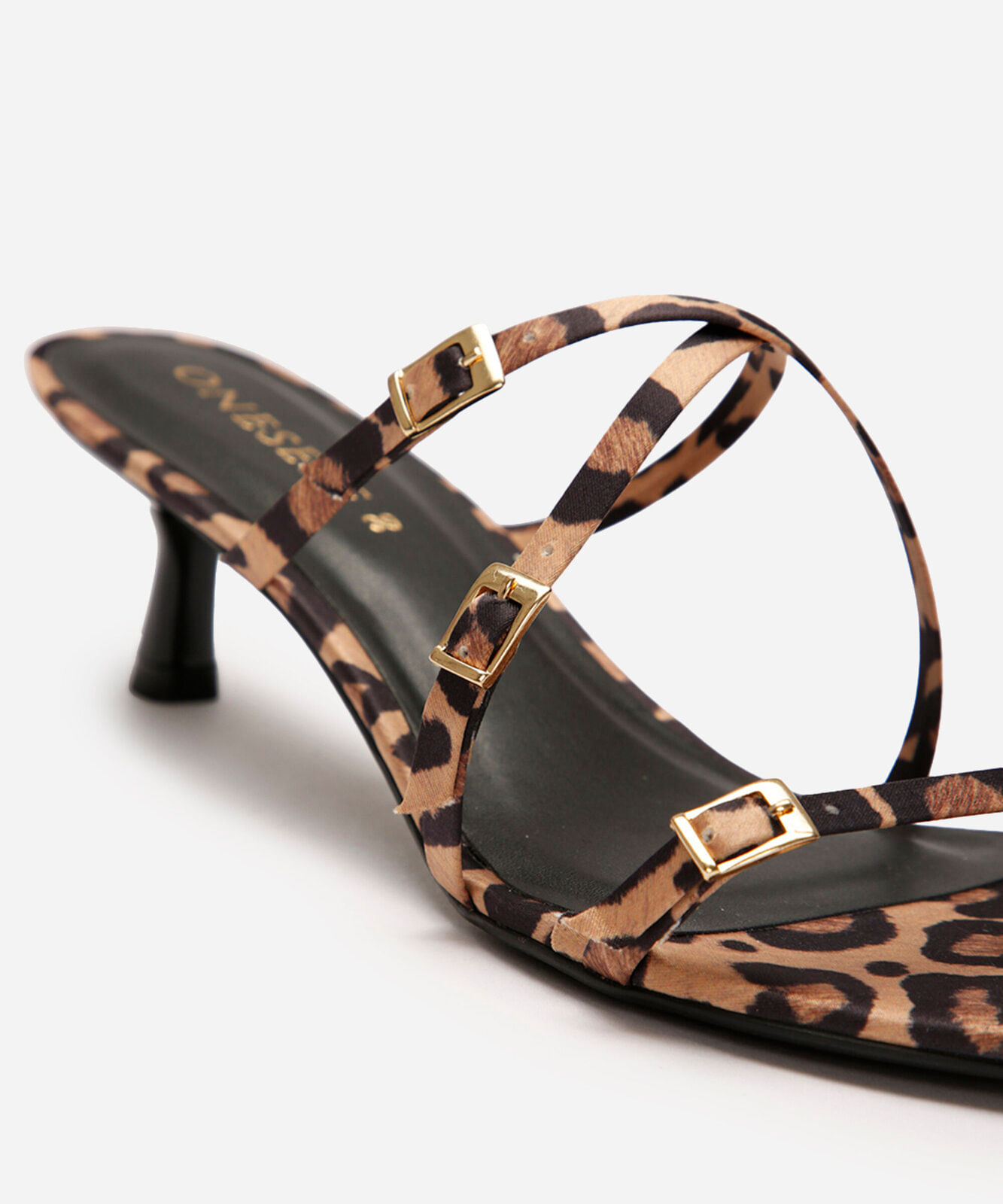 sandália tiras finas com fivela animal print oneself bege