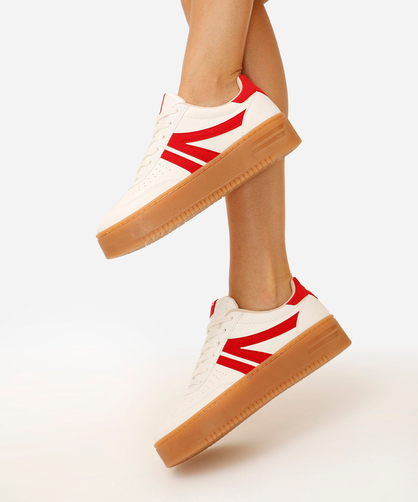 tênis plataforma casual com recortes branco