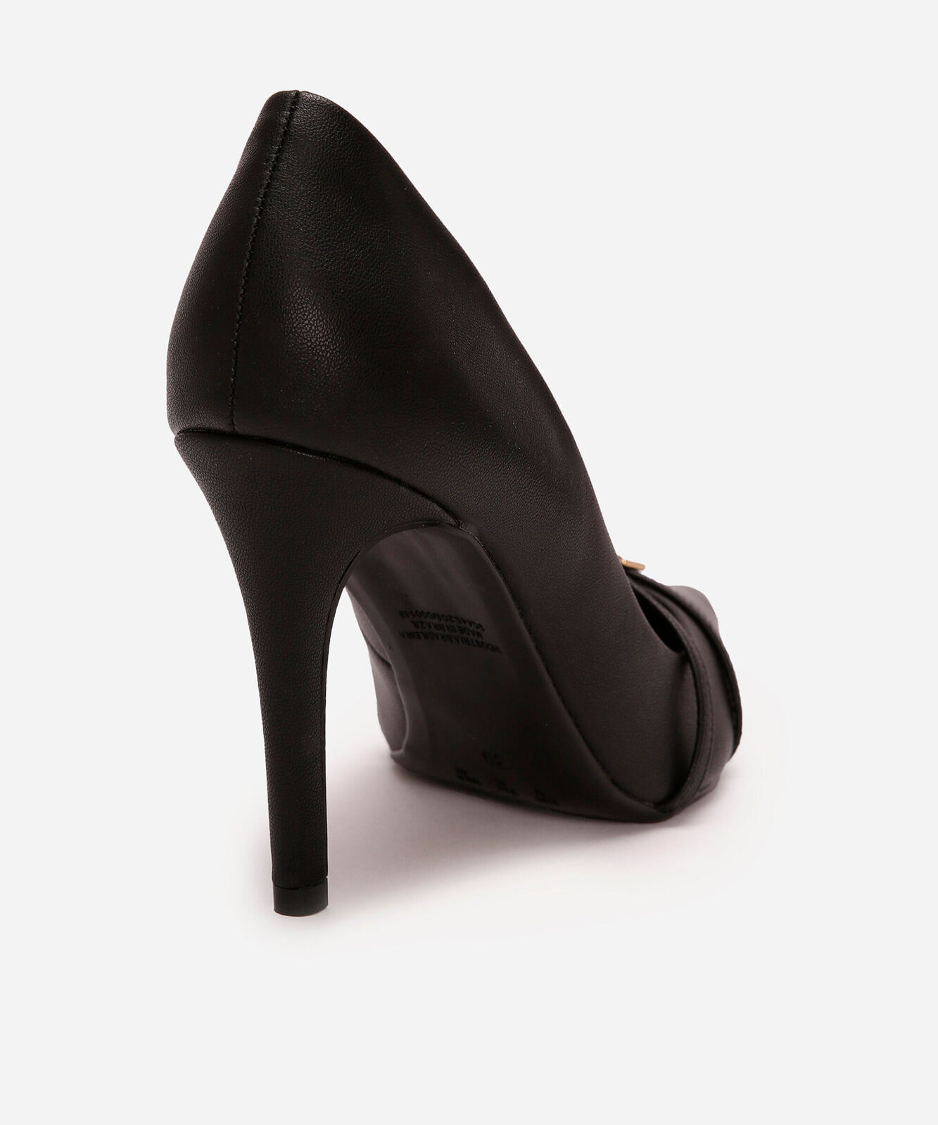 scarpin bico fino com fivelas oneself preto