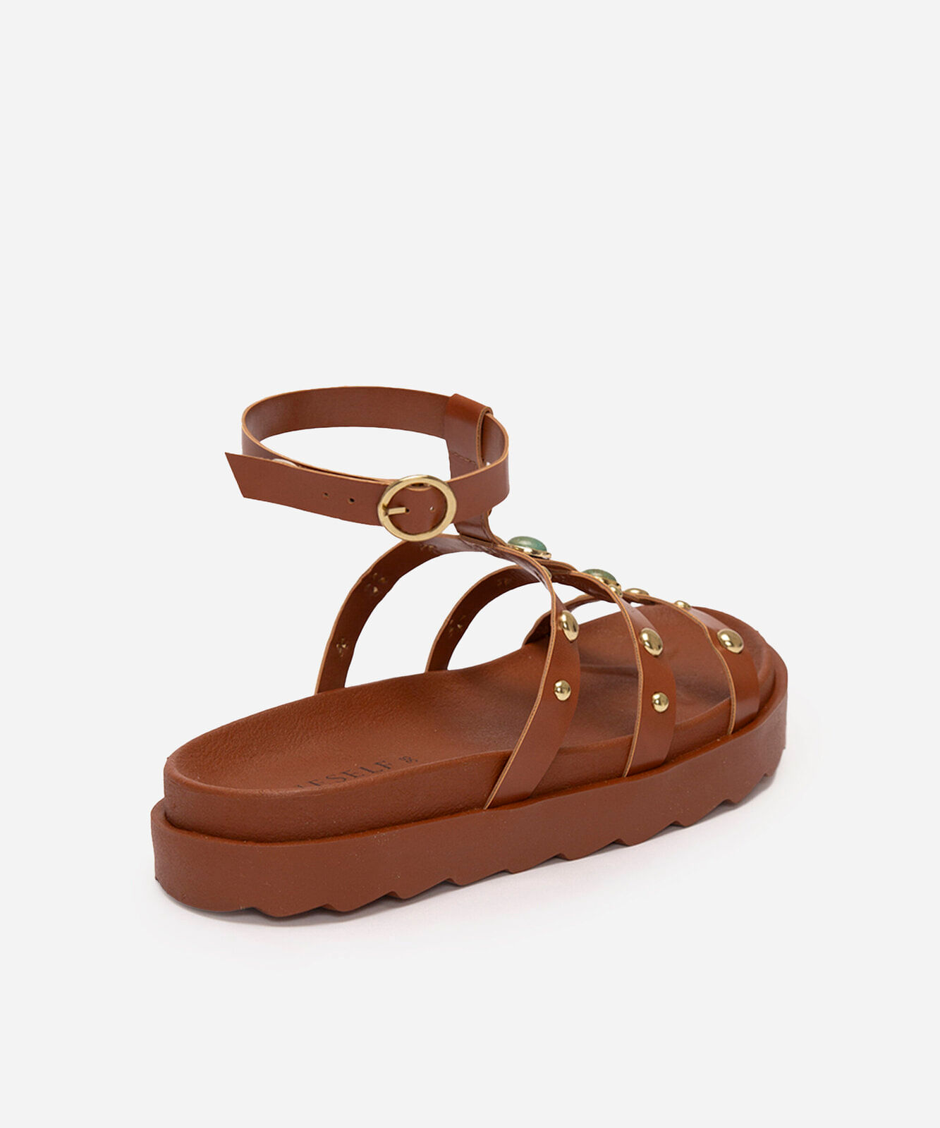 sandália flatform com tachas e pedras marrom
