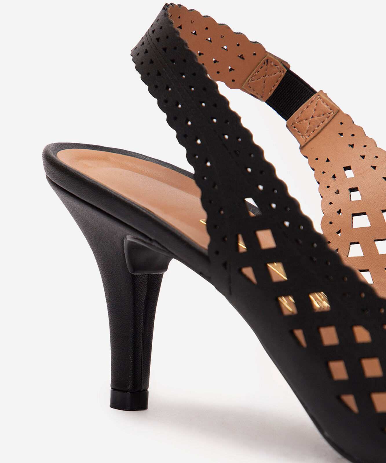 scarpin com micro furos salto médio fino vizzano preto