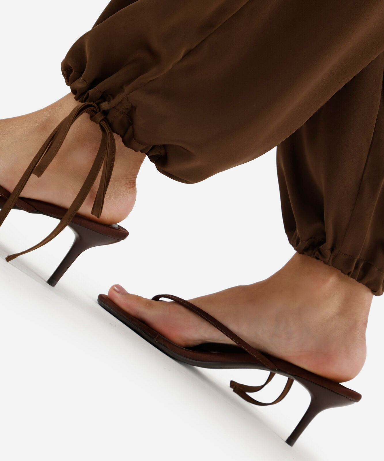 calça aladim feminina com amarração acetinada marrom