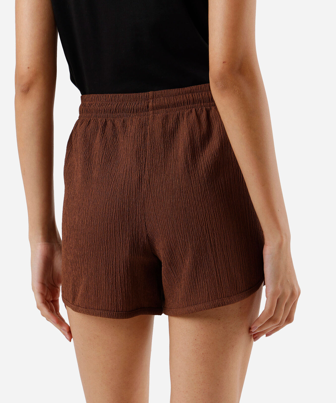 short básico feminino texturizado cós elástico marrom