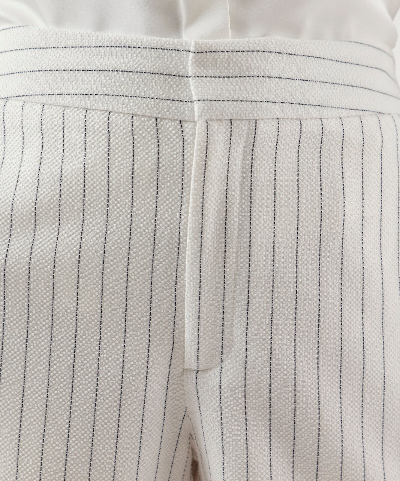 short curto de alfaiataria feminino risca de giz off white