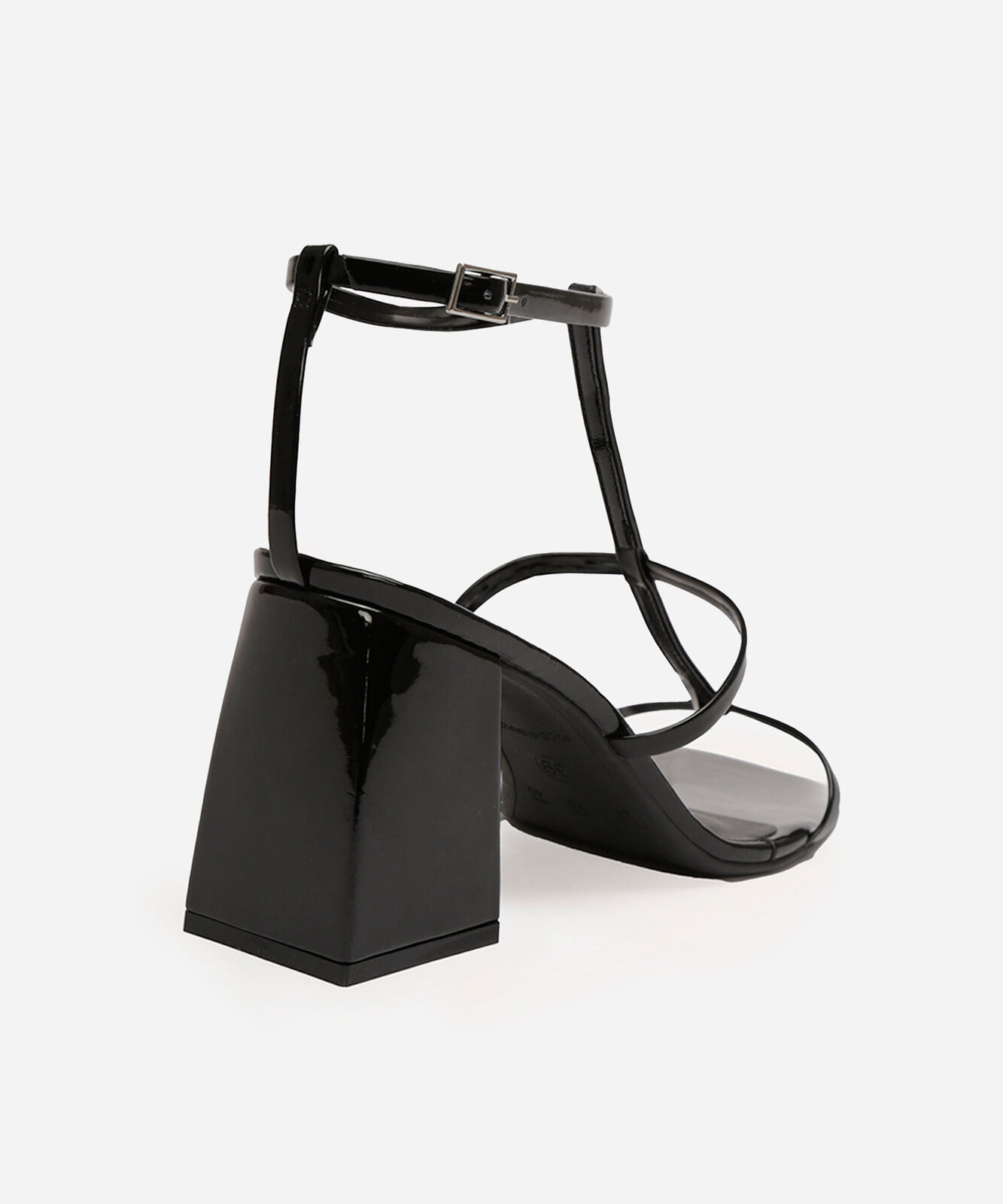 sandália tira fina salto médio vernizada oneself