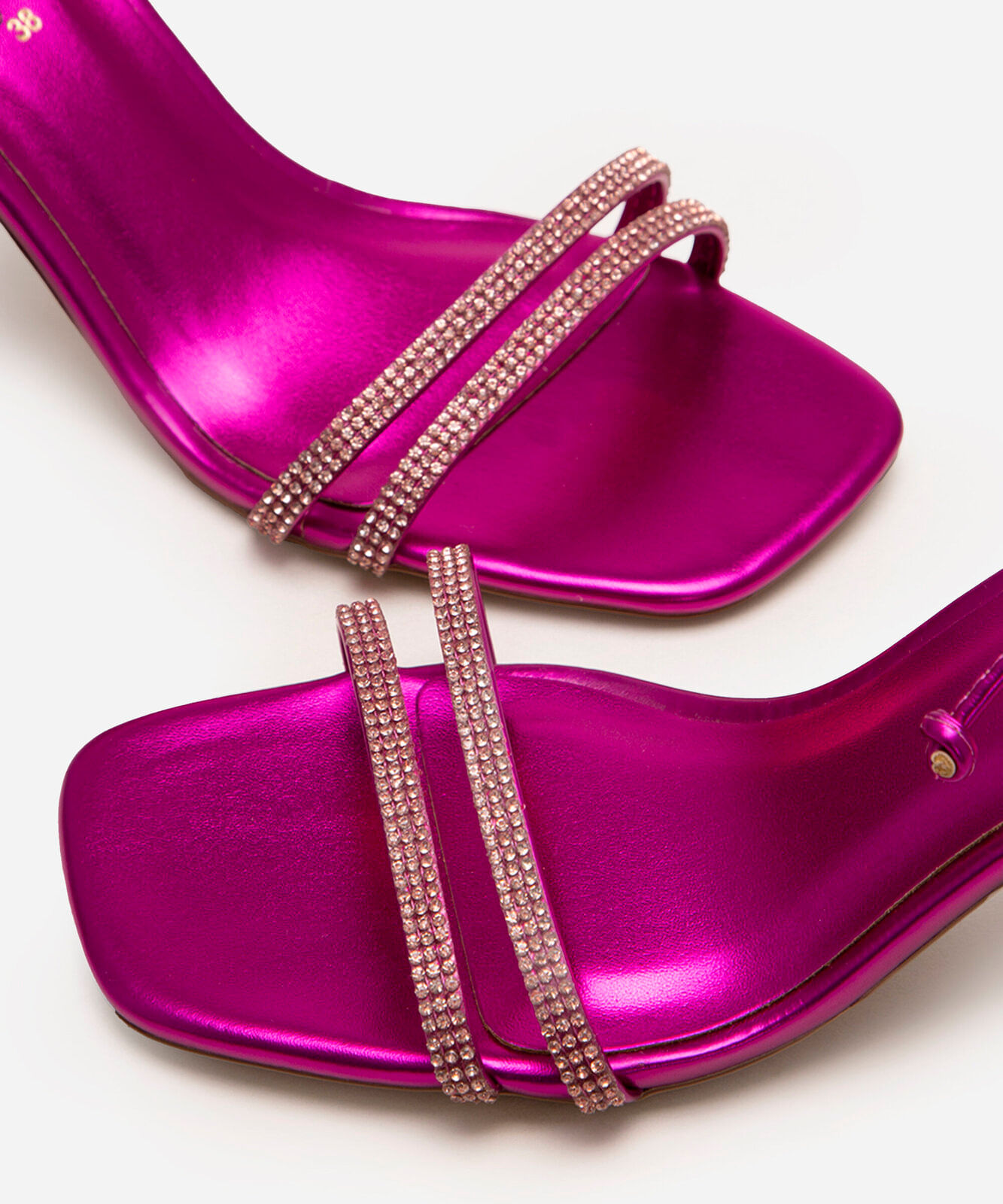 sandália com strass e amarração metalizada oneself rosa