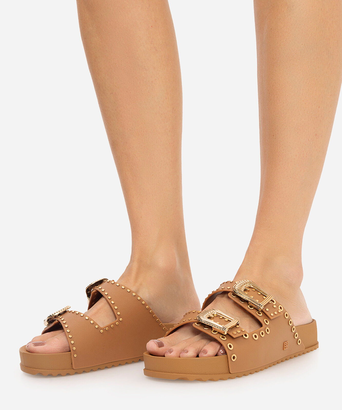 papete feminina com tachas zaxy marrom