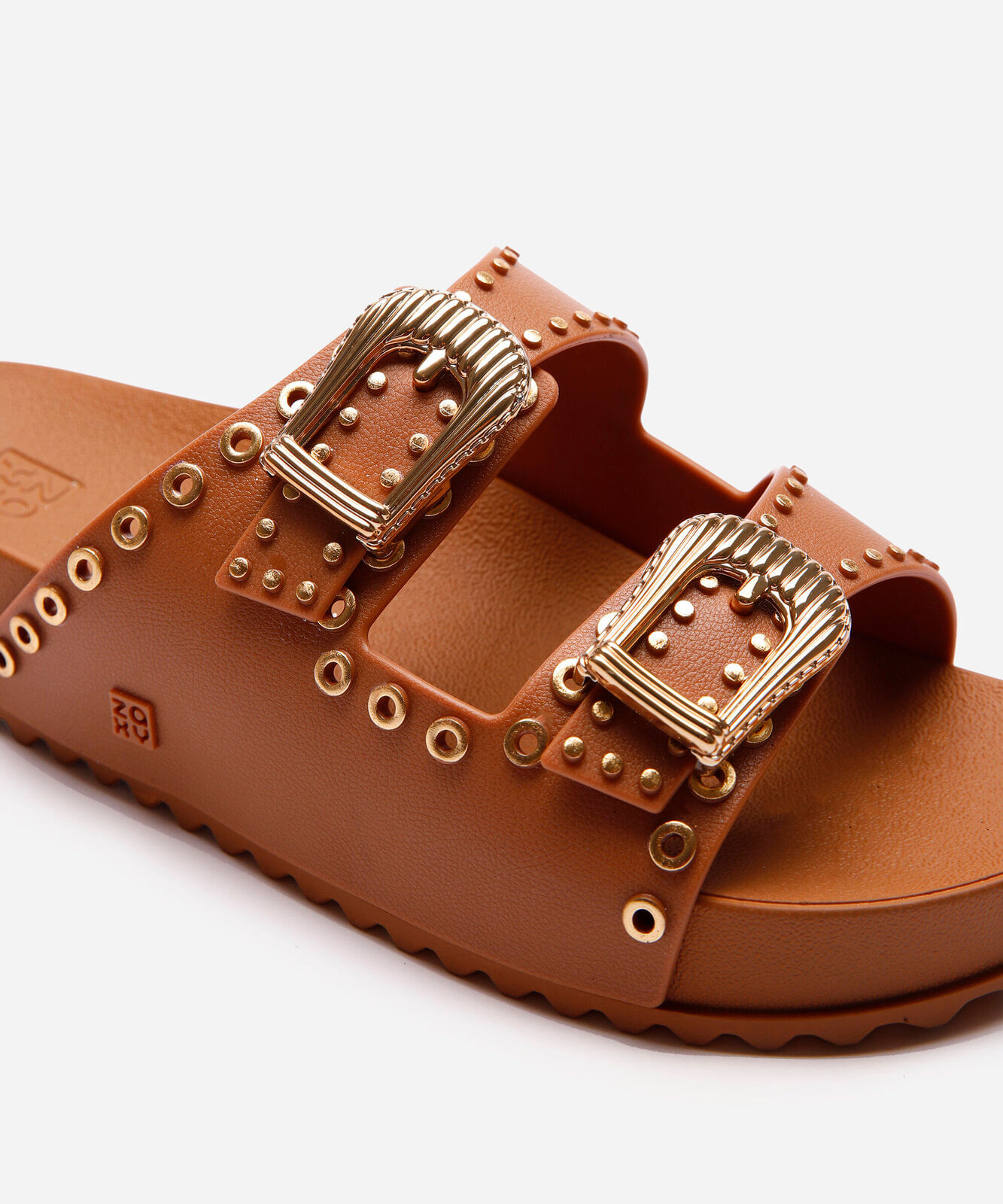 papete feminina com tachas zaxy marrom