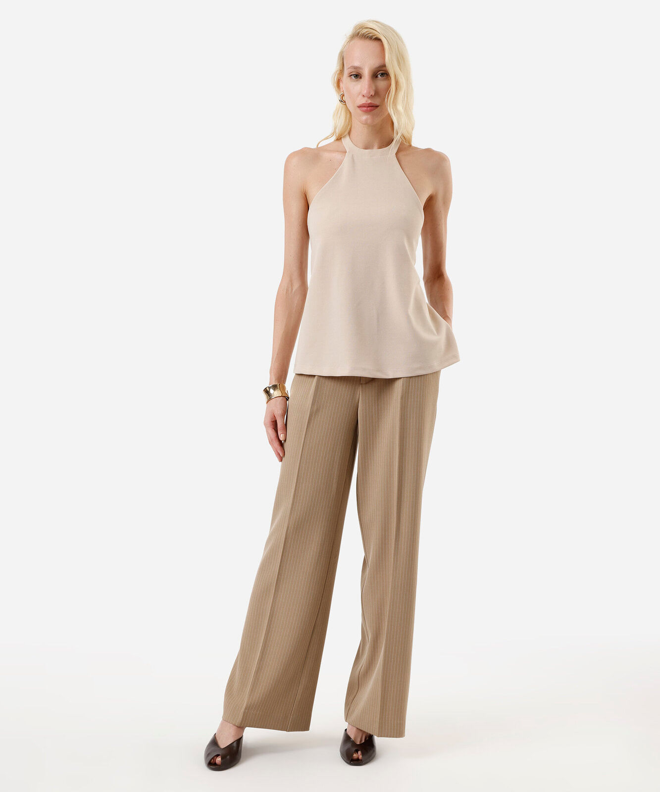 blusa frente única feminina com fivela texturizada bege
