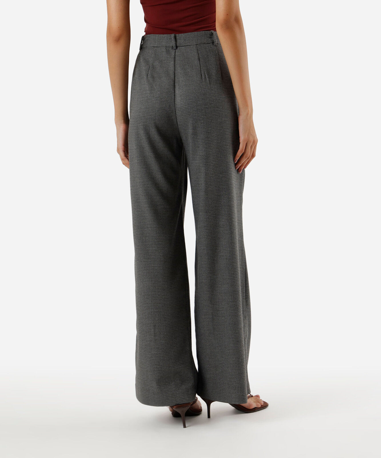calça de alfaiataria feminina com pregas xadrez cinza