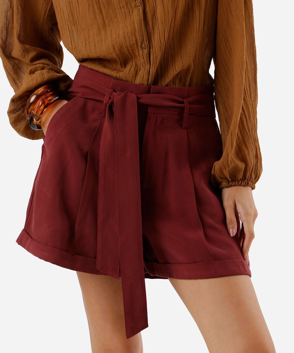 short reto feminino com viscose e faixa vinho
