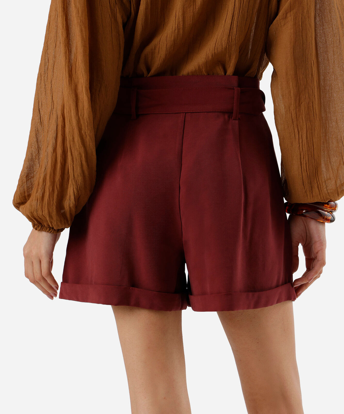 short reto feminino com viscose e faixa vinho