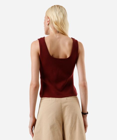 regata feminina de tricot com botões vinho