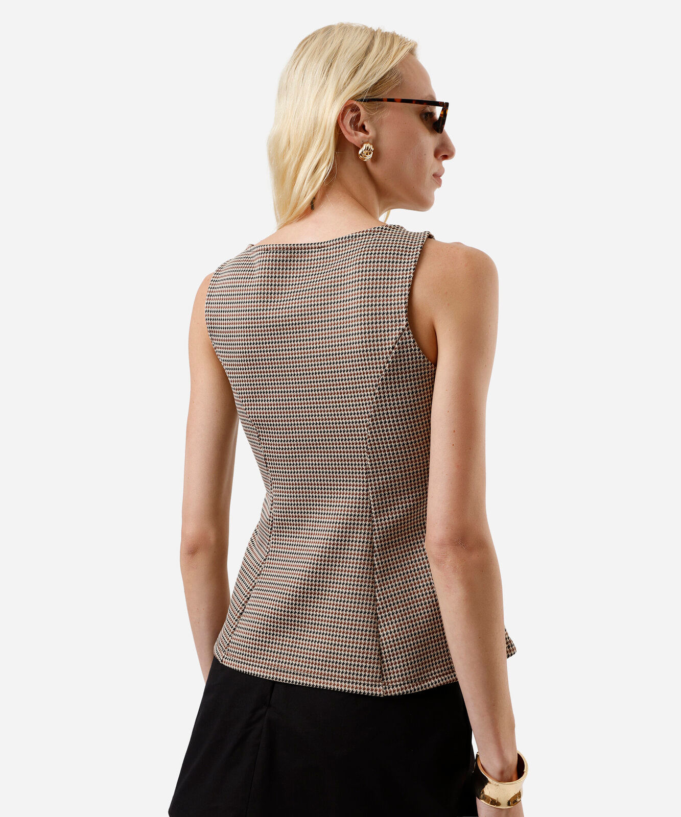 regata feminina peplum com recortes xadrez marrom